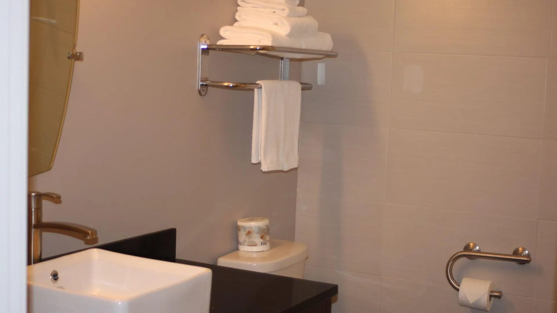 Capital City Center Hotel Victoria