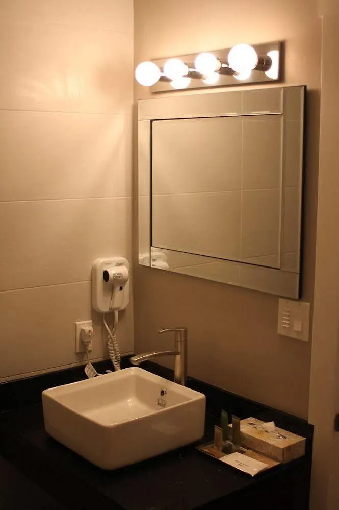 Capital City Center Hotel Victoria